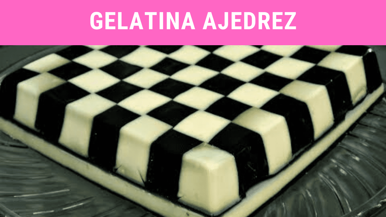 Gelatina con diseño de tablero de ajedrez en blanco y negro.
